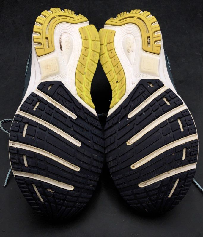 Brooks Women's Revel Green Athletic Shoes - Size 8.5