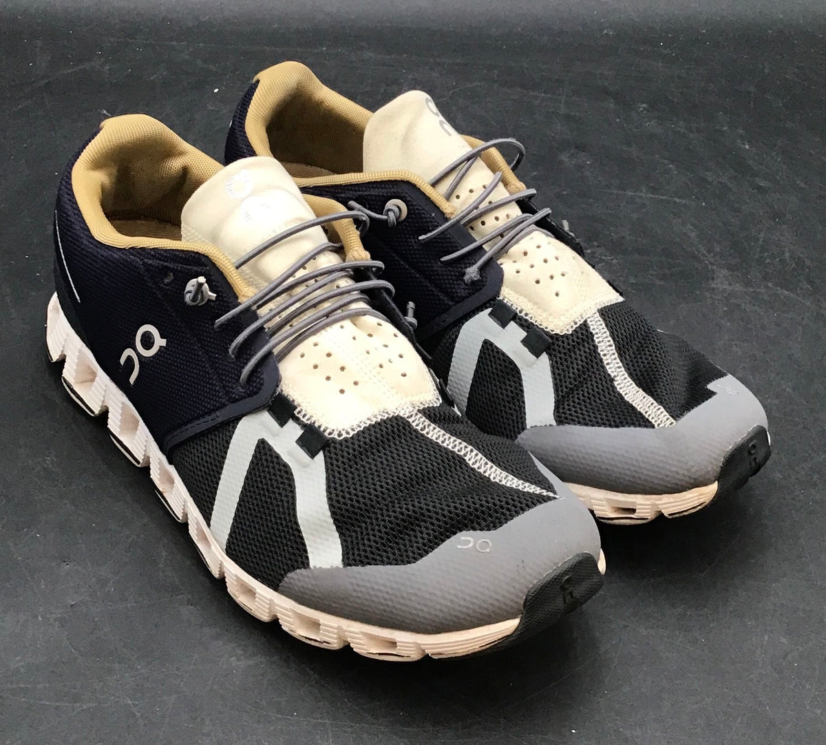 On Cloud Men's Black Gray Athletic Shoes - Size 8
