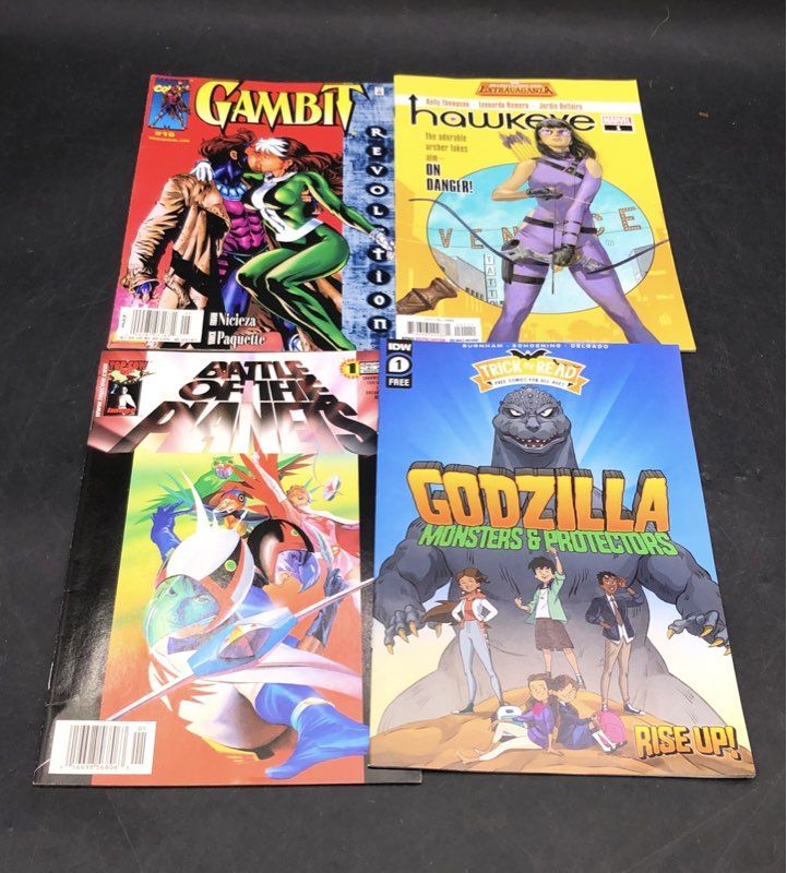 Comic Book Lot Marvel DC Dark Horse Modern Age Superhero Approx 25 Comics