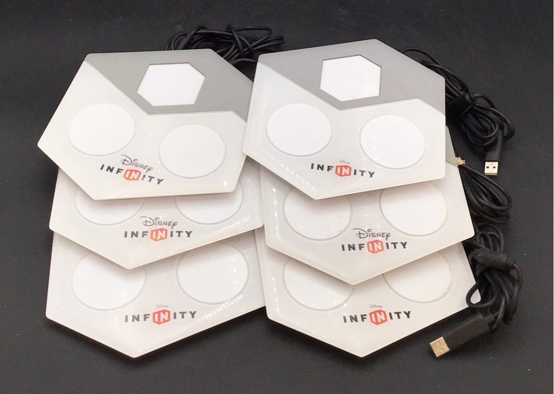 Disney Infinity USB Portal Base Pad And Action Figures Lot