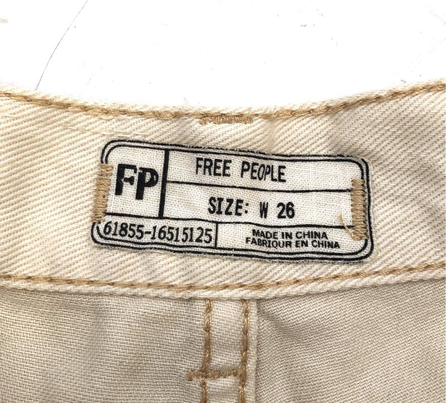 Free People Women's Cream Busted Raw Hem Side Slit Denim Cut Off Shorts Sz 26
