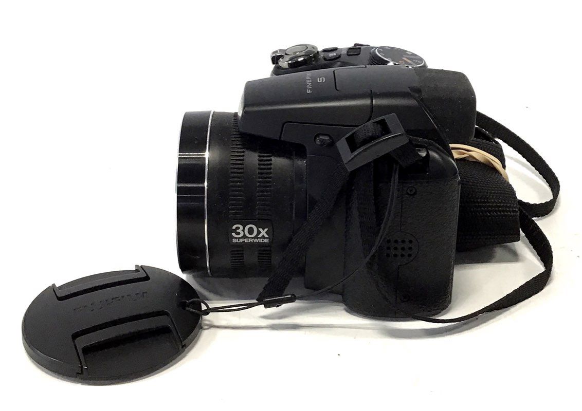 Fujifilm FinePix S4500 14MP Digital Camera 30x Super Wide Zoom Lens