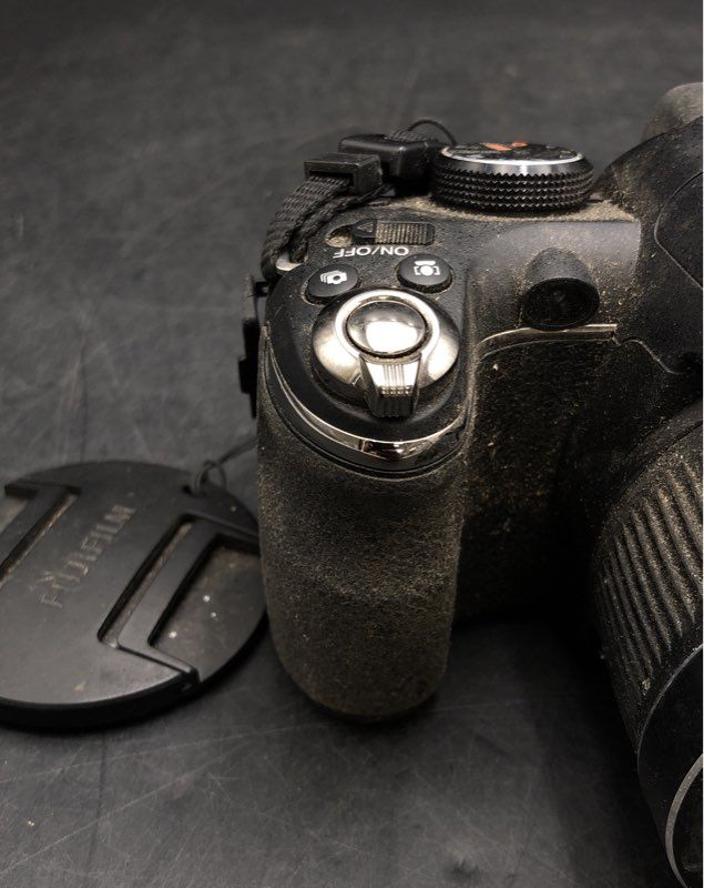 Fujifilm FinePix S3400 14MP 28x Optical Zoom Digital Bridge Camera