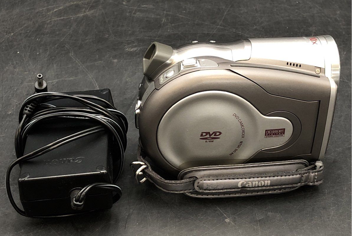 Canon DC40 Compact DVD Camcorder With Adapter