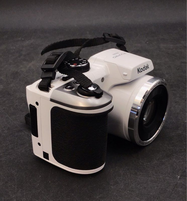 Kodak PIXPRO AZ251 16MP 25x Zoom Digital Bridge Camera White