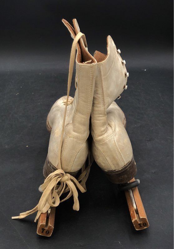 Vintage CCM White Leather Figure Ice Skates Wood Guards Steel Arch Support Sz 6