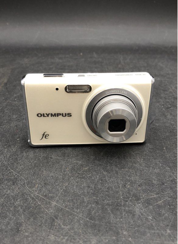 Olympus FE-4020 4X Wide Angle Zoom 14 MP Digital Camera