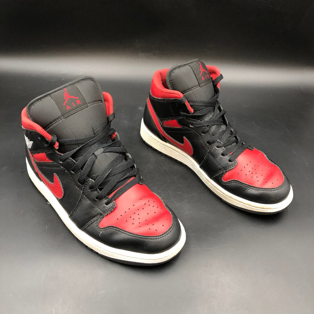 Nike Air Jordan 1 Mid Reverse Bred Black Red Sneakers Size 9 COA