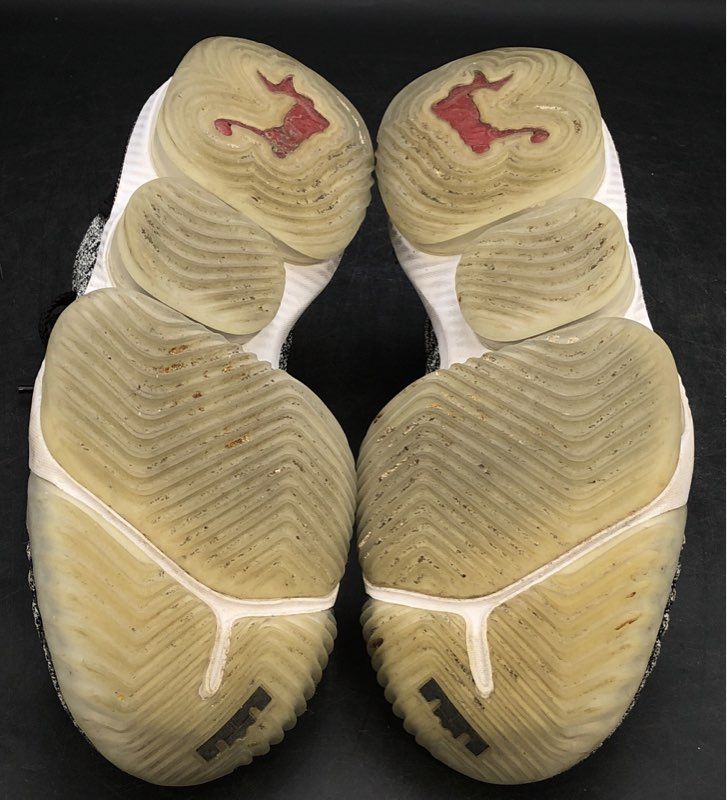 Nike Men's Lebron 16 Black White Athletic Shoes - Size 8.5