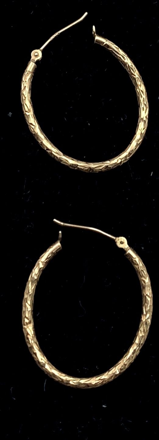 Terrific 10K Yellow Gold Hoop Earrings 0.86g