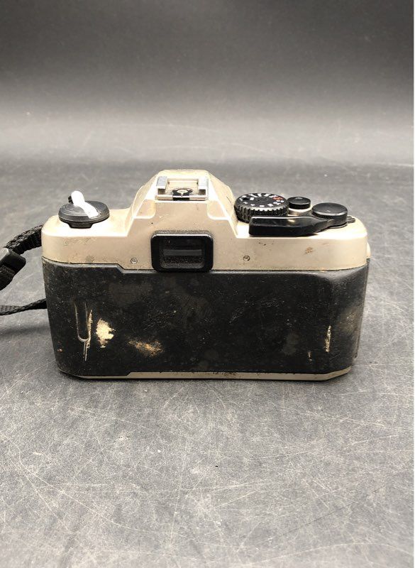 Nikon FM10 Film 35mm SLR Camera With Lens Cap