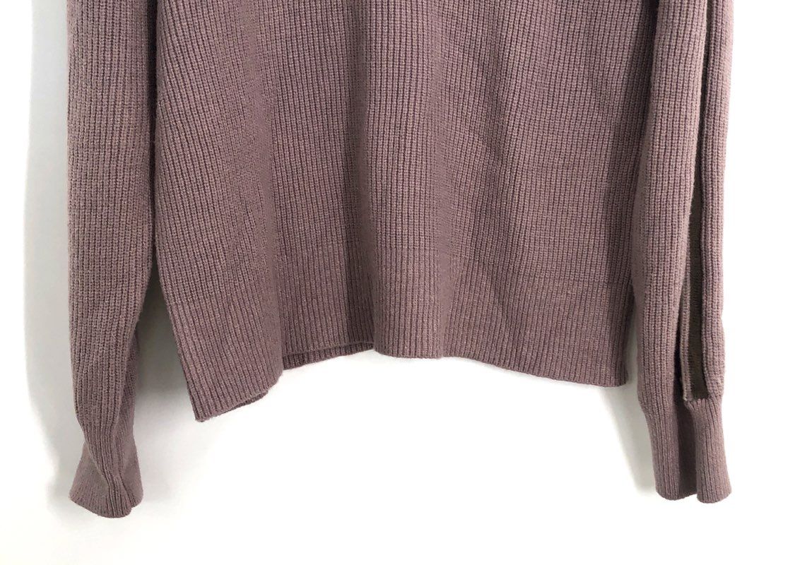 Evereve Women's Mauve Ribbed Pullover Crew Sweater Stripe Shoulder Sz XS