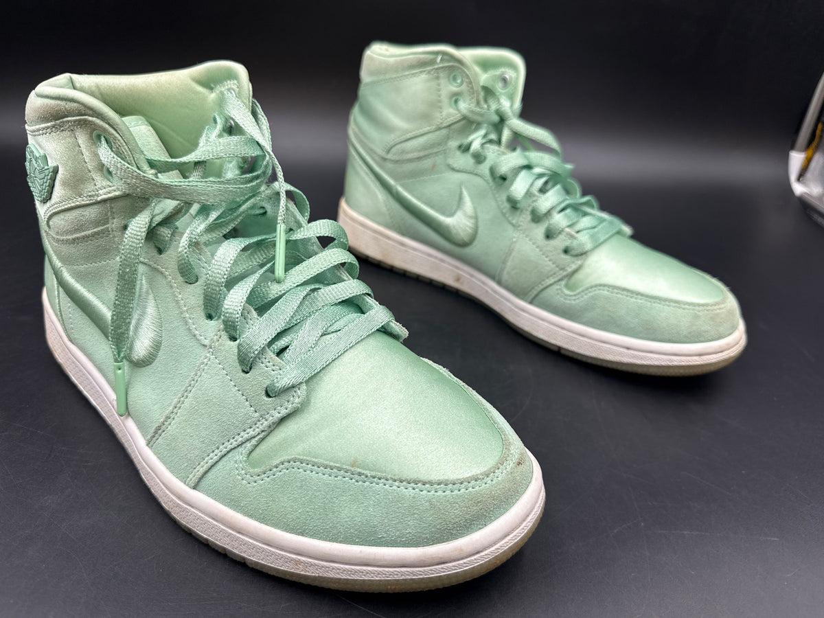 Nike Air Jordan 1 Retro High Season of Her Mint Foam Women's Size 9.5 COA