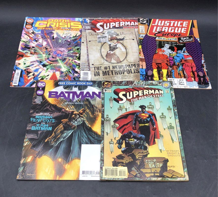 DC Comic Book Lot Modern Age Superhero Mixed Titles Approximately 25 Comics
