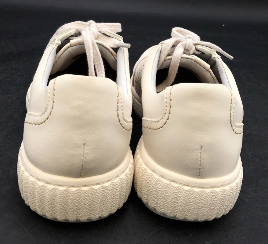 NIB Clarks Women's White Athletic Shoes - Size 8.5