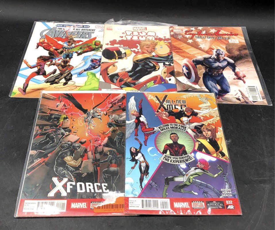 Marvel Comic Book Lot Modern Age Superhero X-Men Avengers 25 Comics