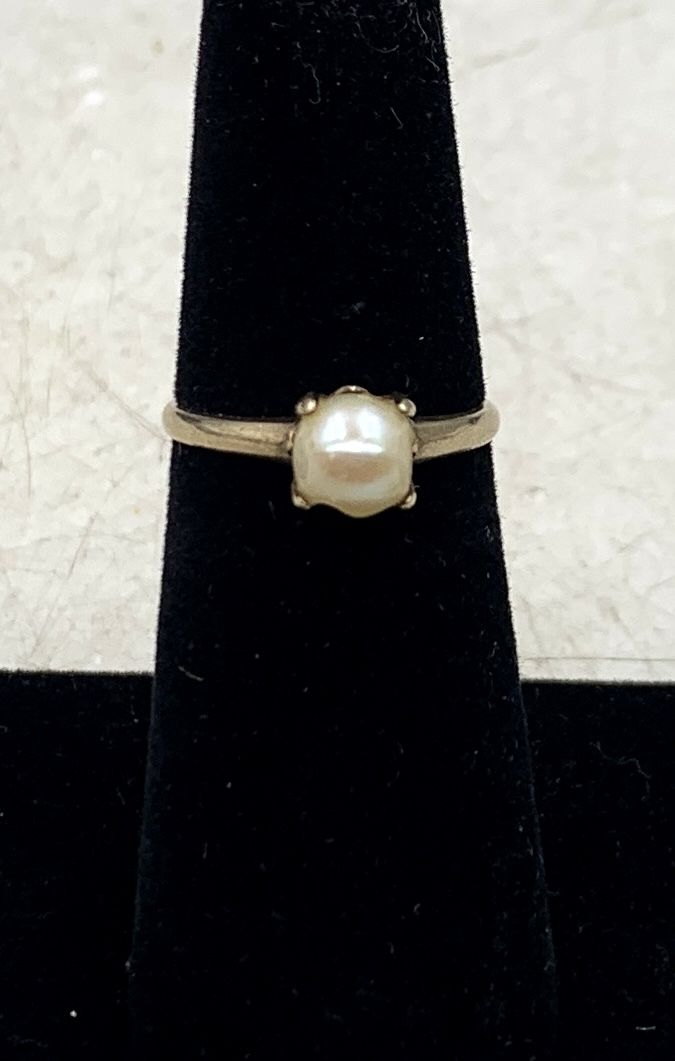 Fabulous 10K Yellow Gold Pearl Ring & Earrings Set 3.43g
