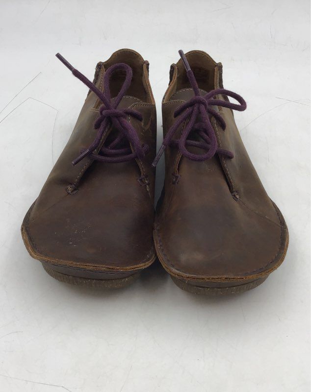 Clarks Women&#39;s Brown Round-Toe Lace-Up Casual Shoes - Size 8