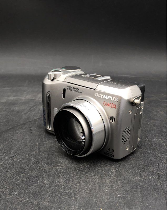 Olympus Camedia C-750 Ultra Zoom Digital Point & Shoot Camera With Accessories