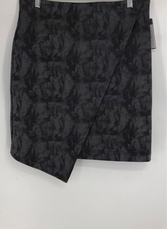 209WST38 Women's Gray Abstract Wrap Skirt - Size 8