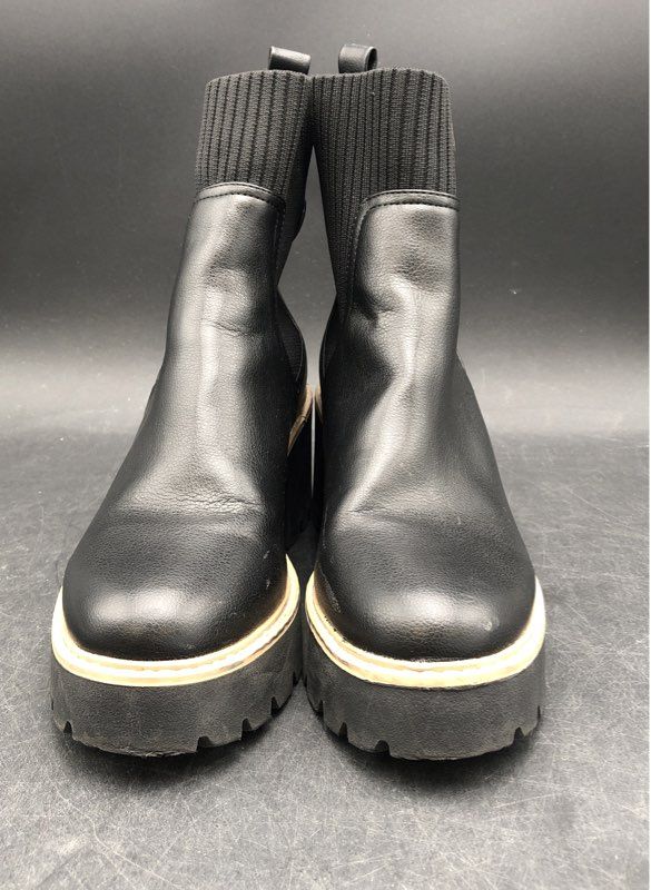 Dolce Vita Women's Black Ankle Boots - Size 5.5