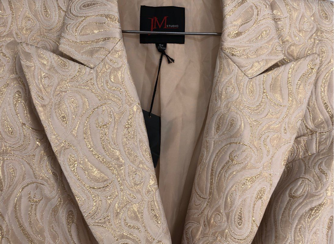 NWT JM Studio Women&#39;s Cream Peak Lapel Two-Button Blazer - Size 16W