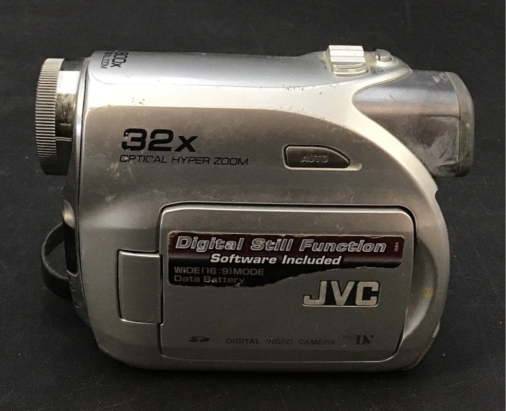 JVC DXG Canon ZR800 Silver Black Pocket Camcorders With Case Lot