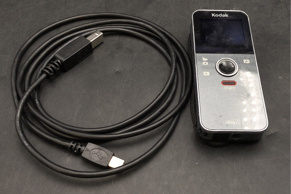 HP Canon Olympus Kodak DX3600 2X Optical Zoom 2.2 MP Digital Camera & More Lot