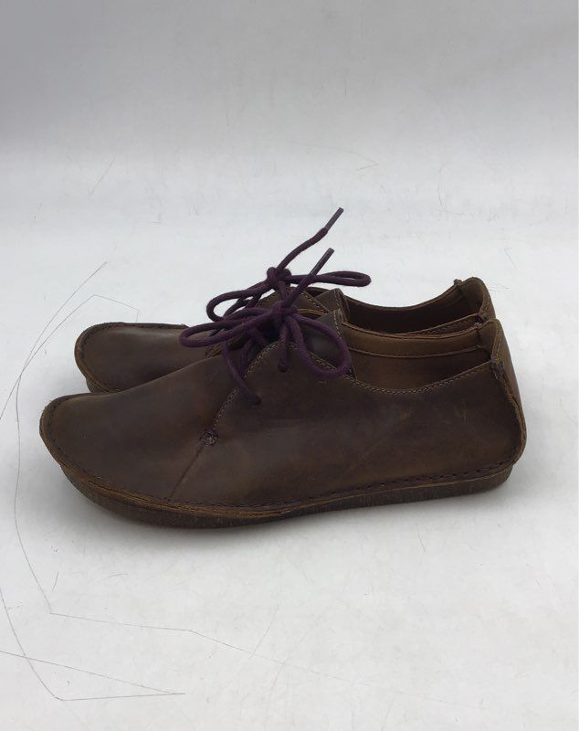 Clarks Women&#39;s Brown Round-Toe Lace-Up Casual Shoes - Size 8