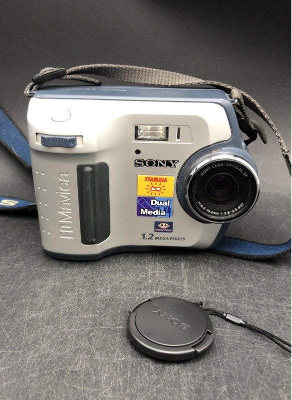 Canon, Sony Video 8 Handheld Camcorders Lot