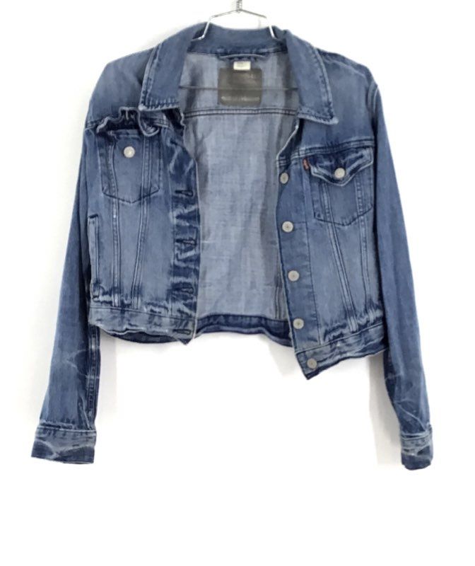 Levi&#39;s Women&#39;s Blue Denim Trucker Jacket - Size Medium