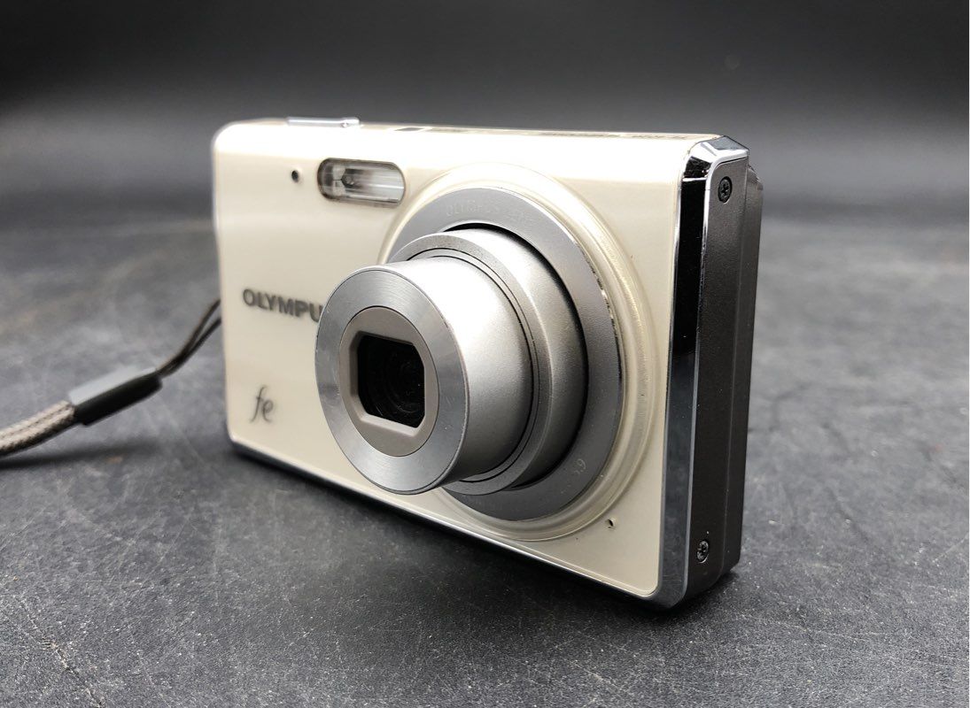 Olympus FE-4020 4X Wide Angle Zoom 14 MP Digital Camera