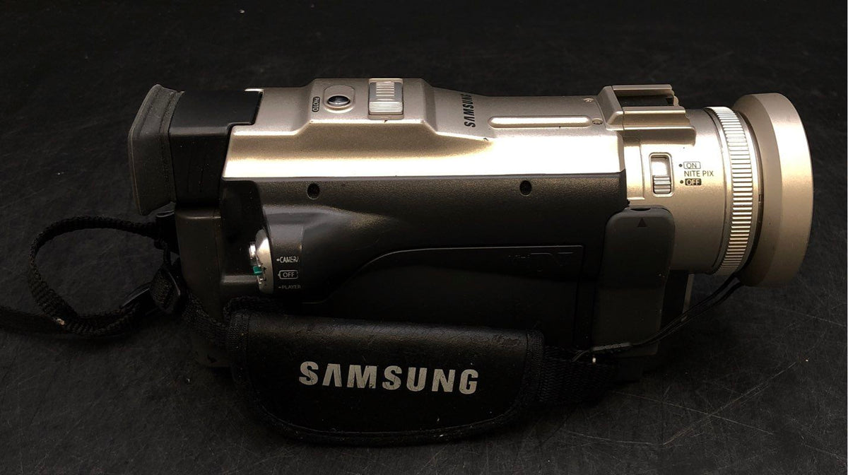 Samsung SCD86 400X Digital Zoom 2.5 Inch LCD Camcorder With Accessories