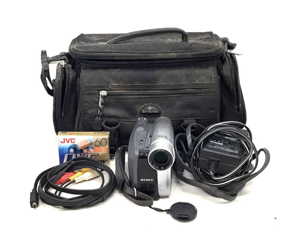 Sony Touch Panel LCD Handycam 20X Optical Zoom Handheld Camcorder W/Accessories