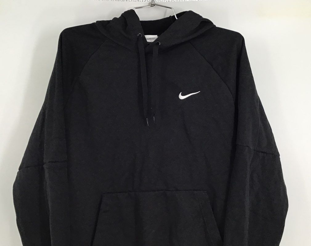 Nike Men&#39;s Black Long Sleeve Pockets Pullover Hoodie - Size Large