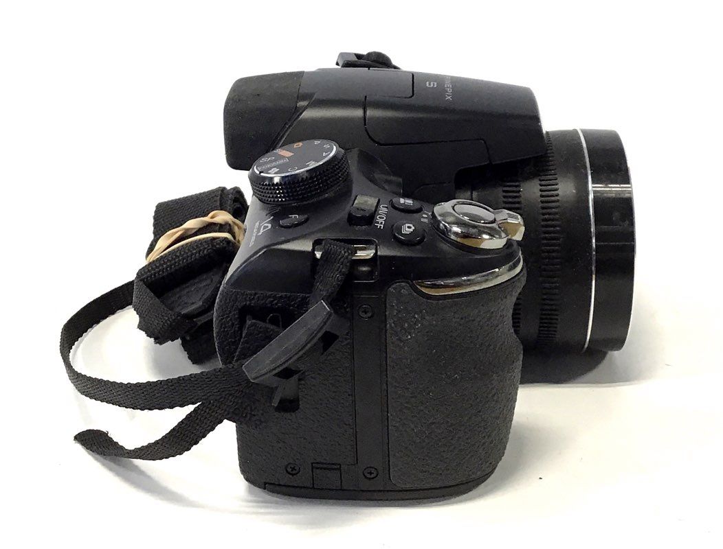 Fujifilm FinePix S4500 14MP Digital Camera 30x Super Wide Zoom Lens