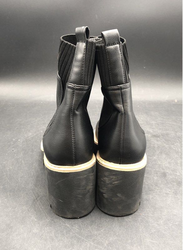 Dolce Vita Women's Black Ankle Boots - Size 5.5