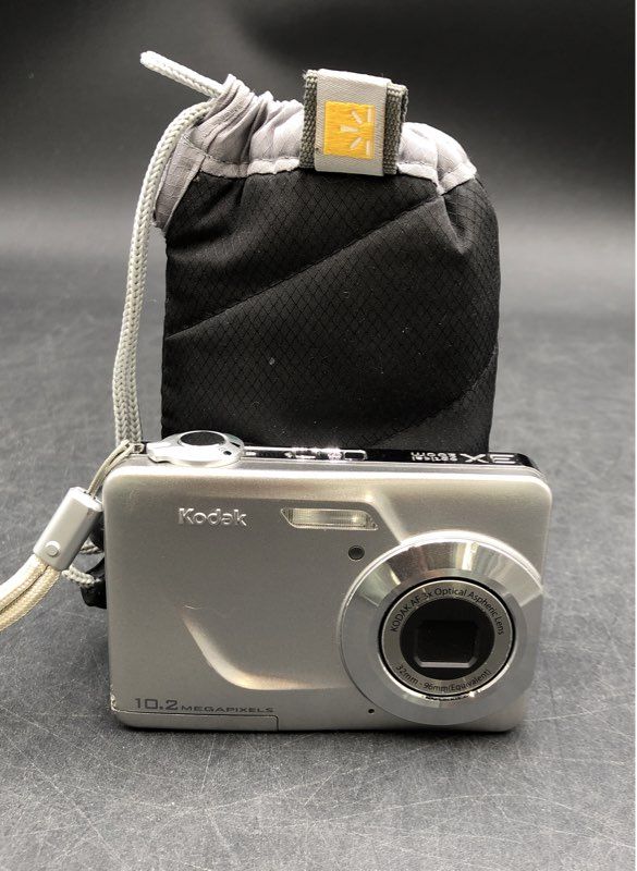 Kodak EasyShare C180 10.2MP Digital Camera 3x Optical Zoom Silver w/ Pouch
