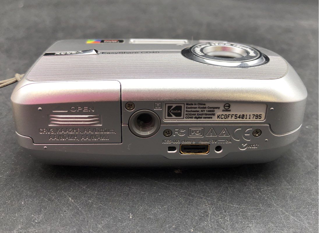 Kodak EasyShare CD40 Point & Shoot Digital Camera