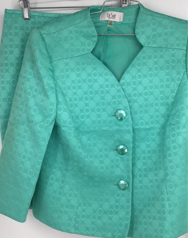 NWT Le Suit Women&#39;s Seafoam 2 Piece Blazer And Skirt Suit - Size 12P, 4P