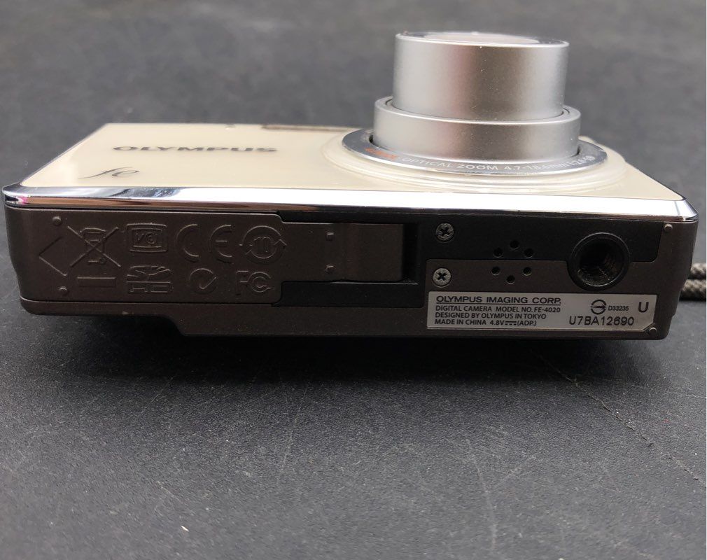 Olympus FE-4020 4X Wide Angle Zoom 14 MP Digital Camera