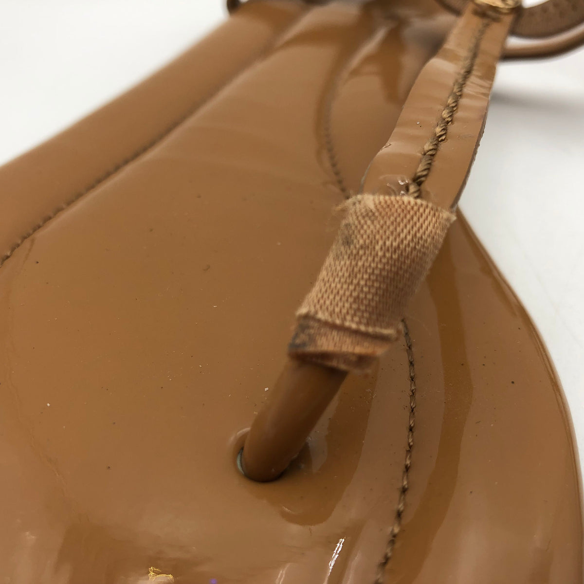 Tory Burch Emmy Miller Tan Patent Leather Thong Sandals Women's Size 10 COA