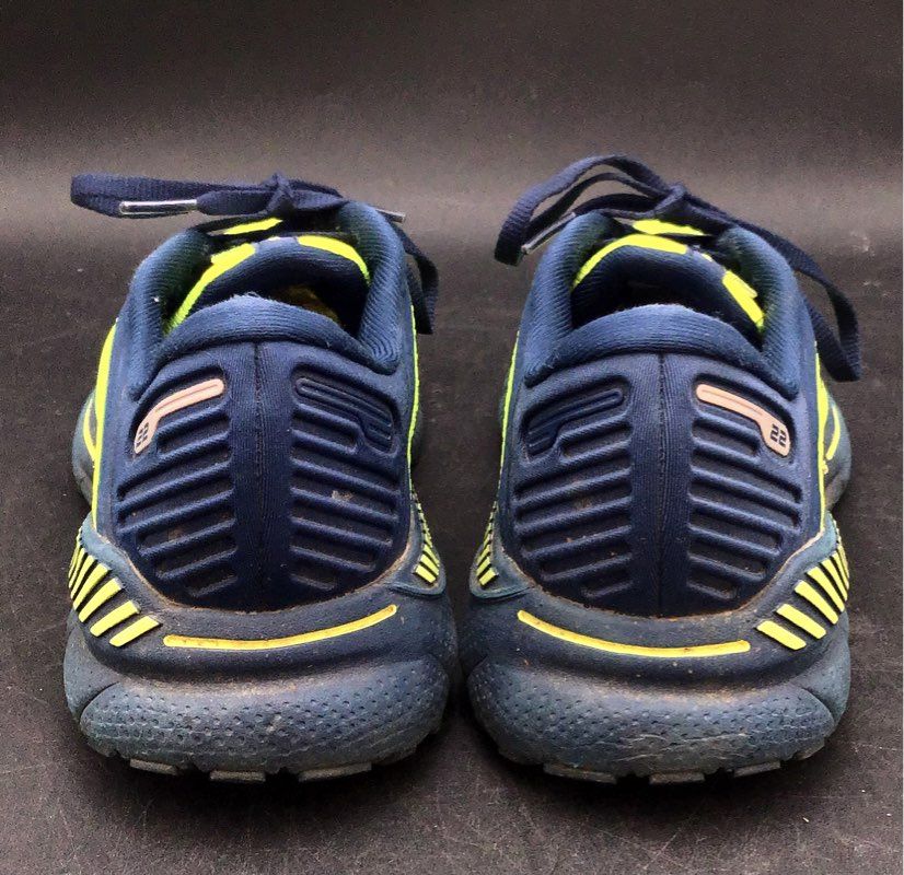 Brooks Men's Adrenaline Gts 22 Green Athletic Shoes - Size 7.5