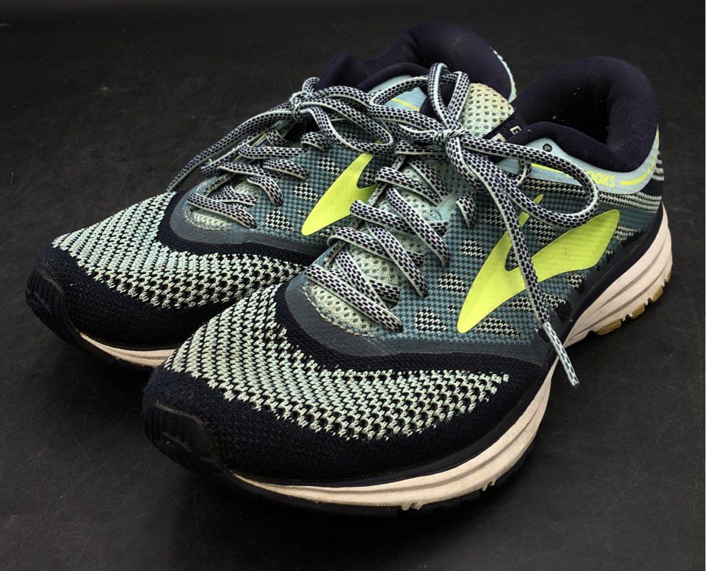 Brooks Women's Revel Green Athletic Shoes - Size 8.5