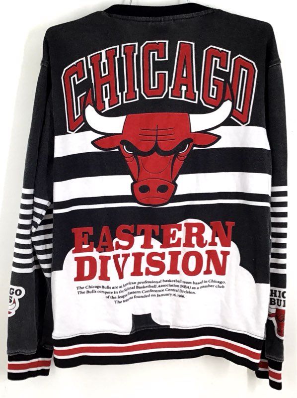 NBA Men&#39;s Black Red Chicago Bulls Basketball Pullover Sweatshirt - Size S