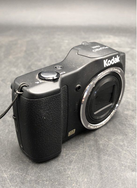 Kodak PixPro FZ152 Digital 16 MP Compact Camera