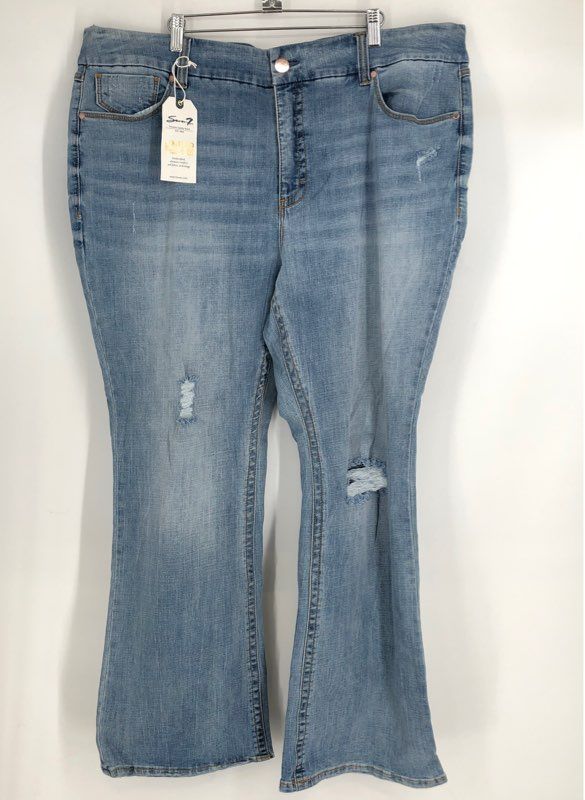 NWT Seven7 Women&#39;s Blue Denim Tummyless Flared Jeans - Size 24