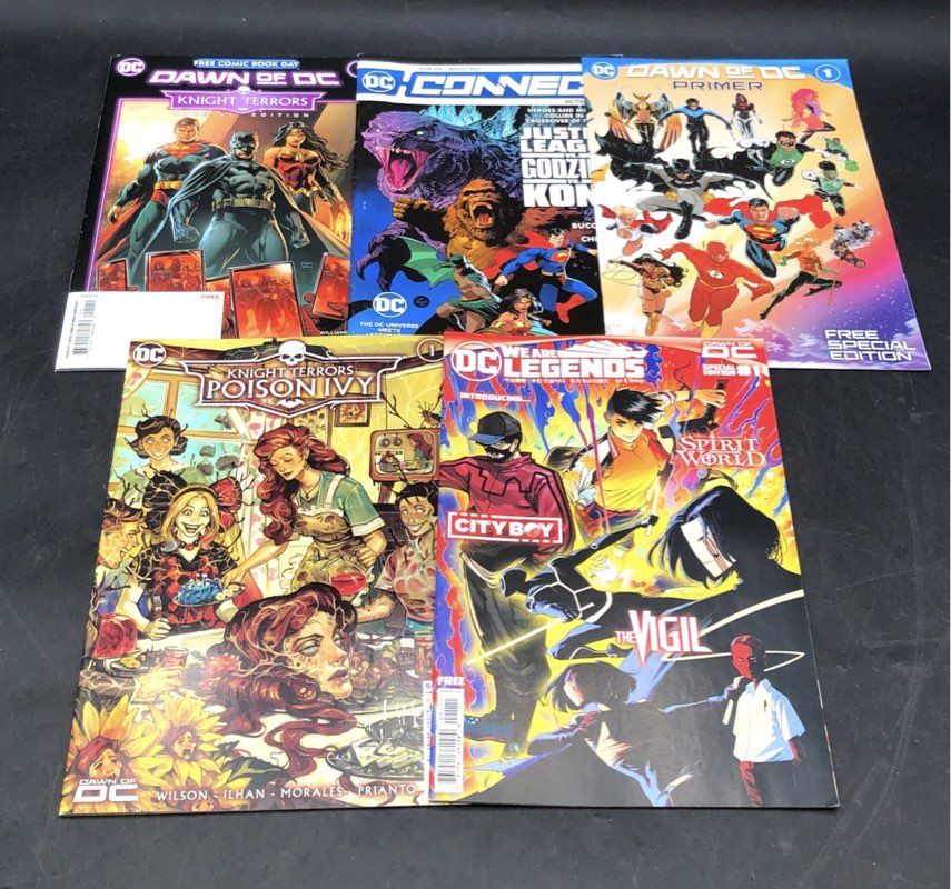 DC Comic Book Lot Modern & Copper Age Superhero Approximately 25 Comics