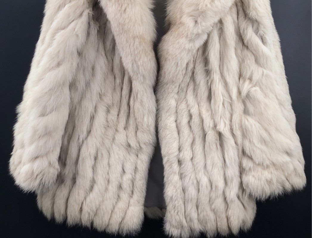 Vintage 90s Saga Fox Women's Natural Blue Fox Fur Coat Jacket Norway Cream