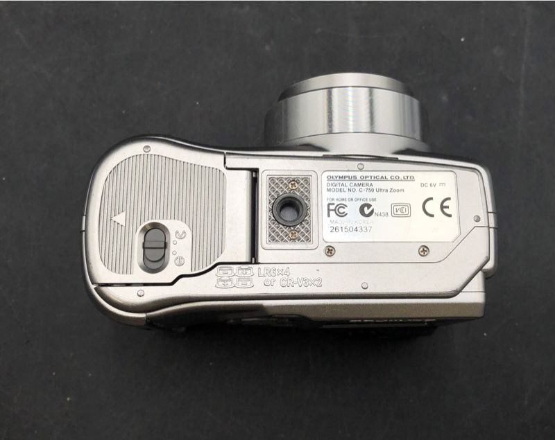 Olympus Camedia C-750 Ultra Zoom Digital Point & Shoot Camera With Accessories